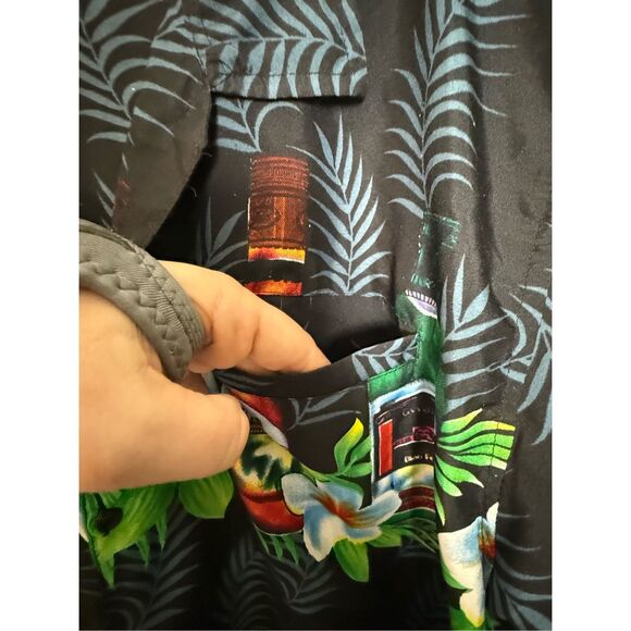 Hawaiian Beer Shirt PACIFIC & Co Crafted Beers Bottles Island Style Ale Draft Br - Picture 3 of 5